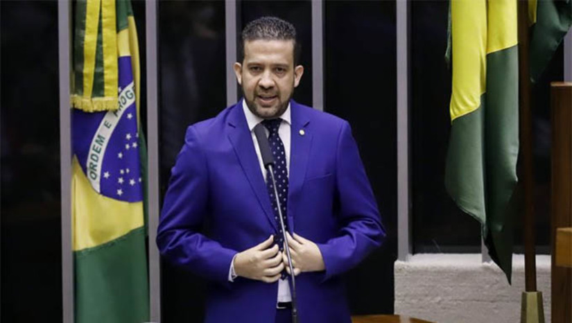 Imagem 1 -  André Janones vem junto com o presidente da sigla, Luís Tibé. Os dois serão recebidos pelo presidente estadual do Avante, Jorge do Rosário, pré-candidato a deputado estadual com a bandeira de geração de empregos na região; Além do encontro no Villa Oeste, às 19 horas, os dois vão conhecer a produção de Melão na Agrícola Famosa.