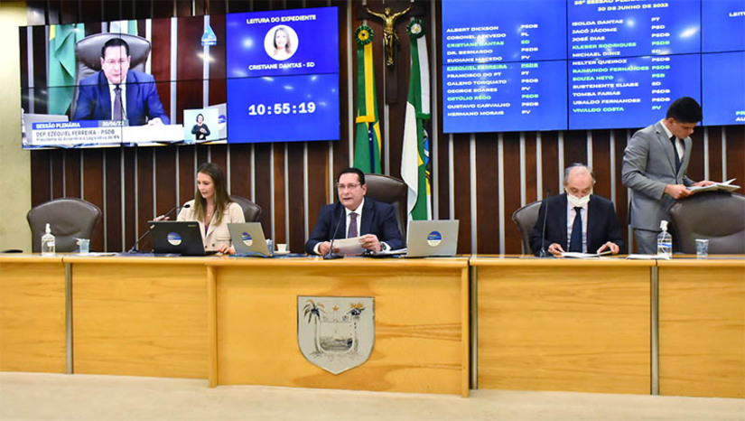 Imagem 1 - Plano de Cargos, Carreiras e Remuneração dos servidores da Sesap é aprovado na ALRN. O Projeto de Lei Complementar nº 48/2022, de iniciativa do Governo do Estado, foi aprovado nesta quinta-feira (30), à unanimidade. O deputado Jacó Jácome, relator do projeto na Assembleia, afirmou que o enquadramento no plano de cargos da Sesap irá valorizar os servidores que têm nível superior e que se aprimoram. “Pessoas que estudam e cursam diferentes residências, então merecem um novo enquadramento, com formação complementar e sendo reconhecidos pela Sesap”, disse. Imagem 1 - Plano de Cargos, Carreiras e Remuneração dos servidores da Sesap é aprovado na ALRN. O Projeto de Lei Complementar nº 48/2022, de iniciativa do Governo do Estado, foi aprovado nesta quinta-feira (30), à unanimidade. O deputado Jacó Jácome, relator do projeto na Assembleia, afirmou que o enquadramento no plano de cargos da Sesap irá valorizar os servidores que têm nível superior e que se aprimoram. “Pessoas que estudam e cursam diferentes residências, então merecem um novo enquadramento, com formação complementar e sendo reconhecidos pela Sesap”, disse.