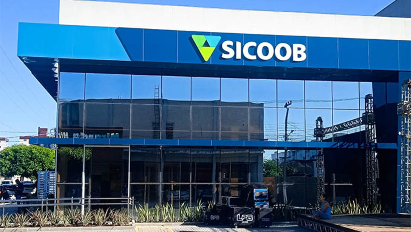 Imagem 1 -  Mossoró é uma cidade pólo, tem grande potencial de crescimento, atende a muitos municípios da região oeste do estado. Dentro do nosso plano de interiorização a cidade é fundamental. Mas tem o lado humano também. O mossoroense é um povo que ama sua terra e sua cultura. Esse é um ponto que dialoga muito bem com o Sicoob. Pois somos comprometidos com o desenvolvimento local”, comenta Custódio Arrais, 