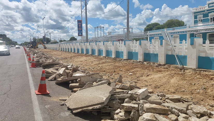 Imagem 1 -  Obras do Corredor Cultural são retomadas pela Prefeitura de Mossoró. Seguem em obras: Memorial da Resistência de Mossoró, Teatro Municipal Dix-huit Rosado e Estação das Artes Elizeu Ventania. De acordo com o secretário de Infraestrutura, Rodrigo Lima, as obras seguem o cronograma já previsto com o encerramento do "Mossoró Cidade Junina". "Fizemos força-tarefa e entregamos a parte externa das obras em tempo recorde para realização do MCJ e agora com o encerramento do evento, as obras retomam para garantir a completa recuperação dos equipamentos públicos", disse.