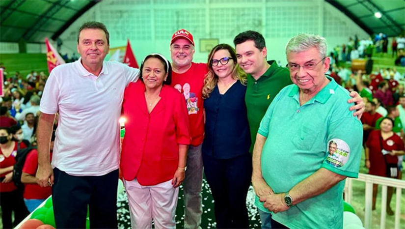 Imagem 1 -  Desde cedo a governadora Fátima Bezerra enfatiza, em contato com a imprensa, que o inimigo é o bolsonarismo e exalta a união de vários partidos pelo bem do Rio Grande do Norte. “Da recém-criada federação com o PT, fazem parte o PV e o PCdoB. Também estão na nossa coligação o MDB, o Republicanos, o Pros, o Avante e o PDT. O PDT de Leonel Brizola. Saudoso Brizola, que tanto nos ensinou e nos inspirou”, acrescentou Fátima. 