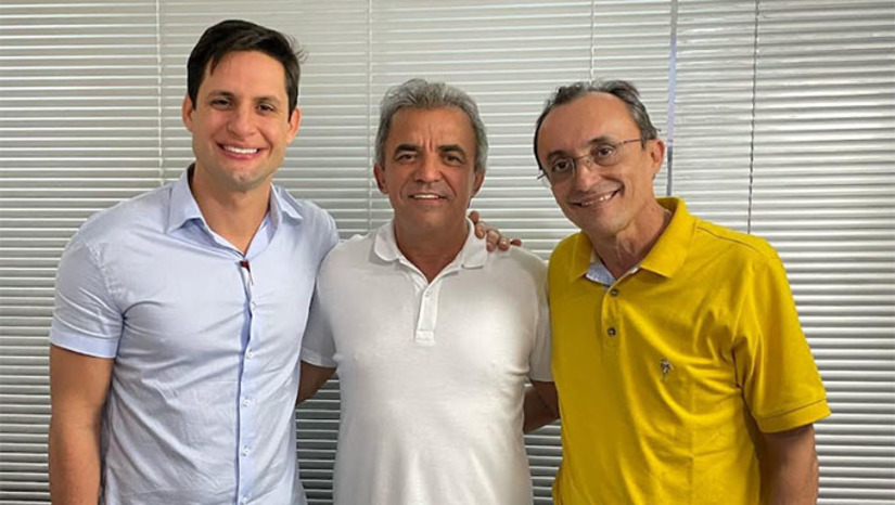 Imagem 1 -   “O Avante entende que Rafael Motta é o melhor nome para o Senado e está mais alinhado com nossas propostas e projetos para o Rio Grande do Norte”, disse Jorge do Rosário, presidente do Avante RN e pré-candidato a deputado estadual. O atual deputado Sousa será candidato a primeira suplência de Rafael Motta. Ele desistiu da reeleição a Assembleia Legislativa do RN e anunciou apoio a Jorge do Rosário