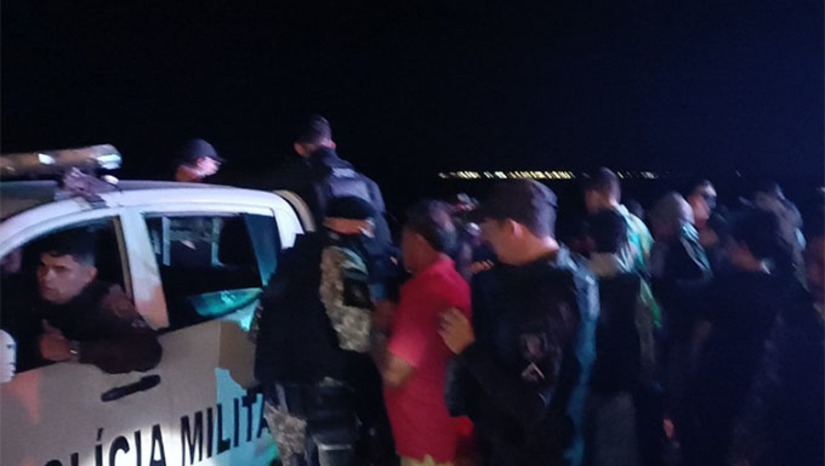 Imagem 1 -  Em Grossos, durante a madrugada deste domingo, dois seguranças tentaram fazer a abordagem de um suspeito, terminaram baleados. Os disparos acertaram outras duas pessoas, entre elas uma bombeira civil. Em Mossoró, um paranaense teve sua casa invadida por bandidos que o mataram no Abolição II.  Veja Nota da Prefeitura de Grossos/RN