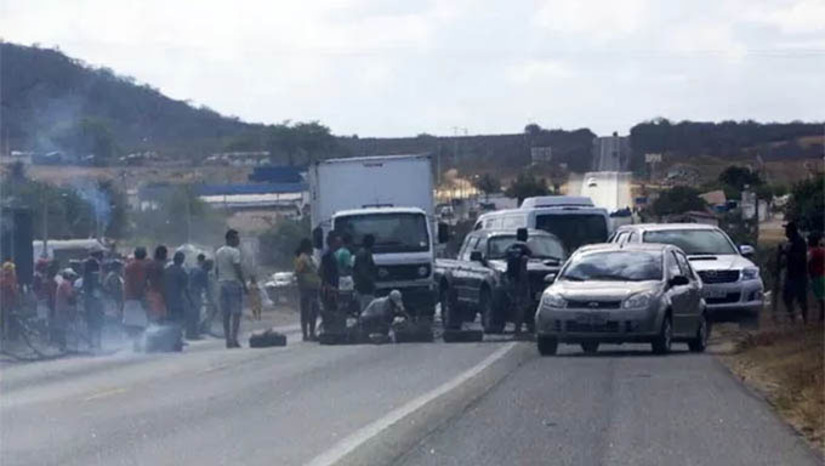 Imagem 1 -  Previsão havia sido inserida pelo senador Jean Paul Prates, do PT do RN, para que o Governo Federal pudesse duplicar a rodovia, talvez a obra mais sonhada do povo do Rio Grande do Norte há décadas. O presidente também teria vetado a previsão de recursos para fazer o Cinturão das Águas no RN. O projeto deve voltar para o Congresso analisar os vetos do presidente