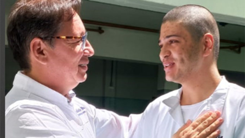 Imagem 1 - O trabalho de evangelização é feito por cerca de 10 igrejas, mas fortemente mesmo pelos policiais penais Alberto Guedes e Rafael Gomes. Em março deste ano, 20 detentos do regime fechado, aceitaram o batismo. Nesta sexta-feira, 12, outros 23. A solenidade de batismo, contou com a presença do secretário de Administração Penitenciária Pedro Florêncio. Imagem 1 - O trabalho de evangelização é feito por cerca de 10 igrejas, mas fortemente mesmo pelos policiais penais Alberto Guedes e Rafael Gomes. Em março deste ano, 20 detentos do regime fechado, aceitaram o batismo. Nesta sexta-feira, 12, outros 23. A solenidade de batismo, contou com a presença do secretário de Administração Penitenciária Pedro Florêncio.