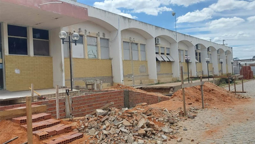 Imagem 1 -  O Governo do Estado, por meio do Projeto Governo Cidadão, é responsável pela reforma que já atingiu 78% de conclusão e contempla a restauração de pisos e revestimentos, pinturas e renovação das instalações (elétricas, hidráulicas e de climatização), além da construção de duas salas de PPP (pré-parto, parto e pós-parto), o que traz mais comodidade às parturientes, ao eliminar deslocamentos entre ambientes diversos. A meta é finalizar todo o serviço em novembro próximo.