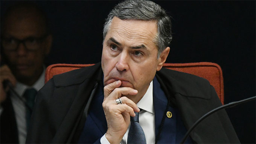 Imagem 1 - Lei foi aprovada e sancionada sem indicação da origem dos recursos para pagar o aumento nos três seguimentos - privado, filantrópico e público. Nas primeiras semanas de implantação da Lei, o clima ficou tenso dentro dos hospitais, com previsões de demissões e aumento da carga de trabalho permitida pela nova CLT. Imagem 1 - Lei foi aprovada e sancionada sem indicação da origem dos recursos para pagar o aumento nos três seguimentos - privado, filantrópico e público. Nas primeiras semanas de implantação da Lei, o clima ficou tenso dentro dos hospitais, com previsões de demissões e aumento da carga de trabalho permitida pela nova CLT.