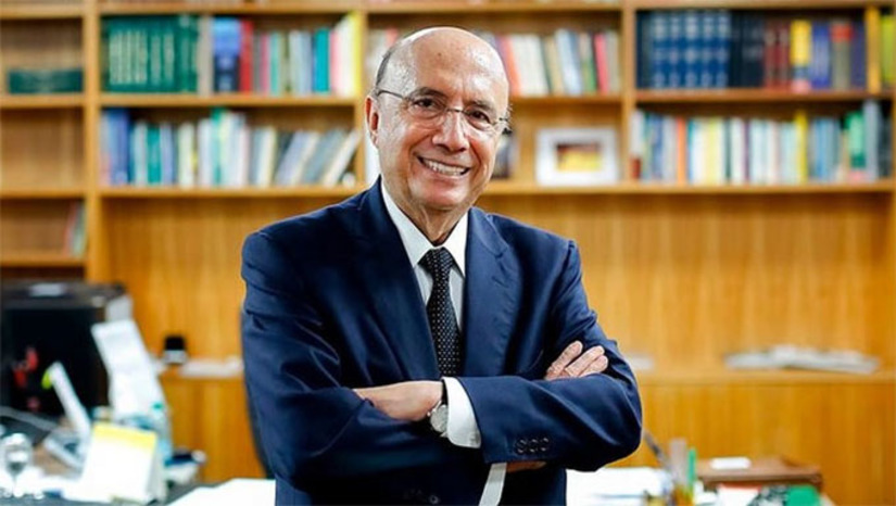 Imagem 1 - Em entrevista a Rádio Difusora de Mossoró, o ex-presidente do Banco Central Henrique Meirelles disse que, para a economia crescer , gerando benefício ao cidadão, primeiro será preciso estabilidade política no Brasil, o Governo respeitar o teto de gastos, controlar a questão fiscal, fazendo, assim, a inflação cair, o preço do dólar também cair, e isto vai abrir as portas do crescimento da economia brasileira, efetivamente em benefício do brasileiro. Imagem 1 - Em entrevista a Rádio Difusora de Mossoró, o ex-presidente do Banco Central Henrique Meirelles disse que, para a economia crescer , gerando benefício ao cidadão, primeiro será preciso estabilidade política no Brasil, o Governo respeitar o teto de gastos, controlar a questão fiscal, fazendo, assim, a inflação cair, o preço do dólar também cair, e isto vai abrir as portas do crescimento da economia brasileira, efetivamente em benefício do brasileiro.
