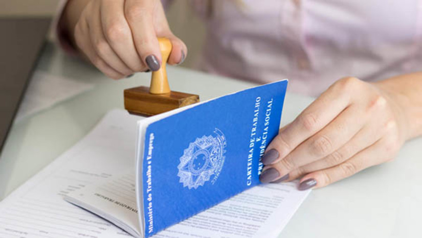 Imagem 1 - O Rio Grande do Norte tem a segunda menor taxa de informalidade do Nordeste. O dado consta na Pesquisa Nacional por Amostra de Domicílios (PNAD) Contínua no segundo trimestre de 2022. No período, a taxa de informalidade no estado ficou em 46,3%, atrás apenas de Alagoas, com índice em 45,2%. Em números absolutos, havia 638 mil potiguares trabalhando na informalidade, no segundo trimestre de 2022, de um total de 1,377 milhão de trabalhadores no estado. Imagem 1 - O Rio Grande do Norte tem a segunda menor taxa de informalidade do Nordeste. O dado consta na Pesquisa Nacional por Amostra de Domicílios (PNAD) Contínua no segundo trimestre de 2022. No período, a taxa de informalidade no estado ficou em 46,3%, atrás apenas de Alagoas, com índice em 45,2%. Em números absolutos, havia 638 mil potiguares trabalhando na informalidade, no segundo trimestre de 2022, de um total de 1,377 milhão de trabalhadores no estado.