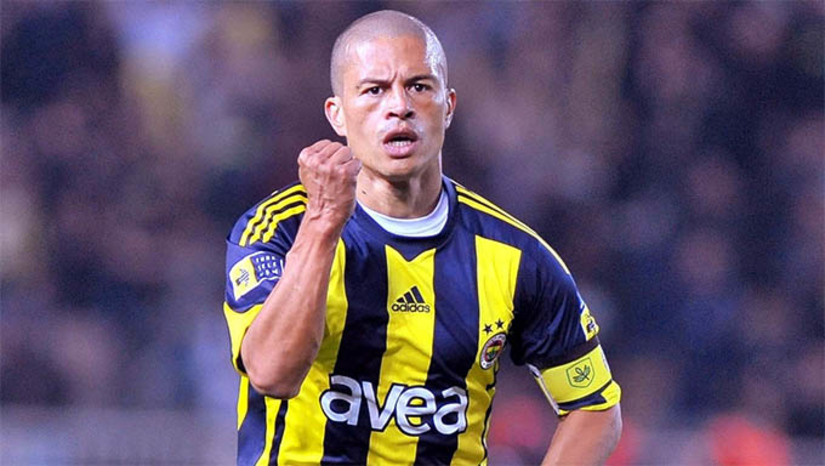 Imagem 1 - Alex, em 2002: um dos casos que sempre é lembrado. Apesar de ter feito todo o ciclo e jogado olimpíadas, Copa América e eliminatórias, o jogador foi preterido na última hora. Felipão até hoje se limita a dizer que precisava levar mais meias marcadores, o que não era uma característica do craque, que vivia seu auge, e o ex-atleta se ressente até os dias de hoje Imagem 1 - Alex, em 2002: um dos casos que sempre é lembrado. Apesar de ter feito todo o ciclo e jogado olimpíadas, Copa América e eliminatórias, o jogador foi preterido na última hora. Felipão até hoje se limita a dizer que precisava levar mais meias marcadores, o que não era uma característica do craque, que vivia seu auge, e o ex-atleta se ressente até os dias de hoje