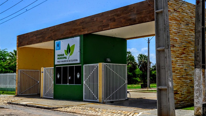 Imagem 1 - Parque Municipal de Mossoró funcionará normalmente nos feriados e fim de semana. Além do funcionamento no sábado (1º) e domingo (2), o parque ecológico estará aberto ao público também no feriado municipal de 30 de setembro (Abolição da Escravatura) e no feriado de 3 de outubro (Mártires de Cunhaú e Uruaçu). O Parque Municipal fica aberto das 5h às 18h. O Parque Municipal Prof. Maurício de Oliveira fica localizado na Av. Dr. Almir de Almeida Castro, Centro, Mossoró Imagem 1 - Parque Municipal de Mossoró funcionará normalmente nos feriados e fim de semana. Além do funcionamento no sábado (1º) e domingo (2), o parque ecológico estará aberto ao público também no feriado municipal de 30 de setembro (Abolição da Escravatura) e no feriado de 3 de outubro (Mártires de Cunhaú e Uruaçu). O Parque Municipal fica aberto das 5h às 18h. O Parque Municipal Prof. Maurício de Oliveira fica localizado na Av. Dr. Almir de Almeida Castro, Centro, Mossoró