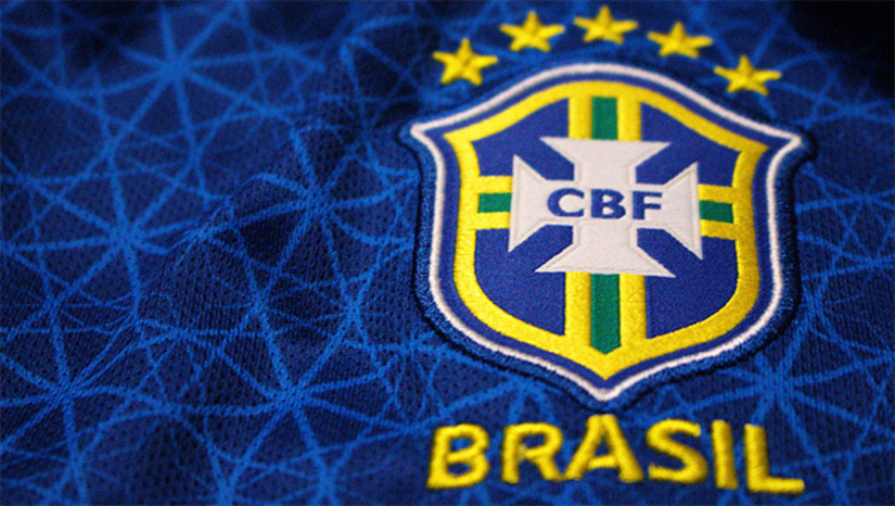Imagem 1 - Restando pouco mais de um mês para o início do Mundial 2022, a equipe comandada pelo técnico Tite chegará ao Catar como uma das favoritas ao título, tanto na opinião de torcedores e jornalistas especializados quanto nas listas das casas de apostas. Com uma cotação de 5,00, o time canarinho é seguido de perto pela Argentina, França e Inglaterra, todas com 7,50 (11/10). Para embalar de vez a torcida pelo hexa, que tal refrescar a memória com as mais emocionantes vitórias do Brasil na maior competição de futebol do planeta? Do primeiro título ao pentacampeonato, cinco jogos ficaram marcados para sempre na história da Seleção. Imagem 1 - Restando pouco mais de um mês para o início do Mundial 2022, a equipe comandada pelo técnico Tite chegará ao Catar como uma das favoritas ao título, tanto na opinião de torcedores e jornalistas especializados quanto nas listas das casas de apostas. Com uma cotação de 5,00, o time canarinho é seguido de perto pela Argentina, França e Inglaterra, todas com 7,50 (11/10). Para embalar de vez a torcida pelo hexa, que tal refrescar a memória com as mais emocionantes vitórias do Brasil na maior competição de futebol do planeta? Do primeiro título ao pentacampeonato, cinco jogos ficaram marcados para sempre na história da Seleção.