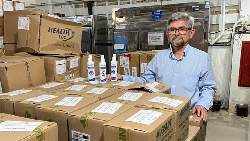 Imagem 1 - Sesap vai distribuir repelentes para grávidas com o objetivo de reforçar a prevenção contra o Zika Vírus. Os casos de Zika durante a gestação são especialmente preocupantes devido à possibilidade de ocorrência de síndrome congênita associada ao Zika Vírus, com destaque para a microcefalia. Além do uso do repelente, a Sesap recomenda que as gestantes deem preferência a roupas compridas, que cubram o corpo, para se proteger contra picadas do mosquito Aedes Aegypt. Essas medidas devem ser combinadas aos cuidados relacionados à eliminação de possíveis criadouros do mosquito, que devem ser adotados por toda a população. Imagem 1 - Sesap vai distribuir repelentes para grávidas com o objetivo de reforçar a prevenção contra o Zika Vírus. Os casos de Zika durante a gestação são especialmente preocupantes devido à possibilidade de ocorrência de síndrome congênita associada ao Zika Vírus, com destaque para a microcefalia. Além do uso do repelente, a Sesap recomenda que as gestantes deem preferência a roupas compridas, que cubram o corpo, para se proteger contra picadas do mosquito Aedes Aegypt. Essas medidas devem ser combinadas aos cuidados relacionados à eliminação de possíveis criadouros do mosquito, que devem ser adotados por toda a população.