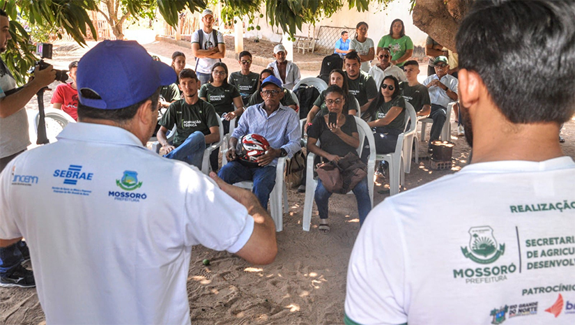 Imagem 1 - Assentamento Paulo Freire recebe o “Papo Rural” sobre Agricultura orgânica neste sábado, 22. Além do conhecimento teórico, troca de experiências, diálogo entre produtores e consultoria técnica, a iniciativa também promove atividades práticas, destacando as potencialidades da agricultura orgânica. Entre os assuntos que serão abordados no próximo “Papo Rural”, das 8h às 12h, estão: Compostagem orgânica e vermicompostagem; Bioinsumos e registros da unidade familiar; Certificação orgânica. Imagem 1 - Assentamento Paulo Freire recebe o “Papo Rural” sobre Agricultura orgânica neste sábado, 22. Além do conhecimento teórico, troca de experiências, diálogo entre produtores e consultoria técnica, a iniciativa também promove atividades práticas, destacando as potencialidades da agricultura orgânica. Entre os assuntos que serão abordados no próximo “Papo Rural”, das 8h às 12h, estão: Compostagem orgânica e vermicompostagem; Bioinsumos e registros da unidade familiar; Certificação orgânica.