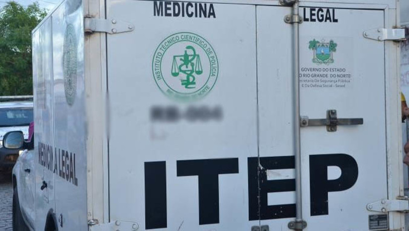 Imagem 1 - Na ocorrência em Carnaubais, o corpo foi removido para exames e identificação oficial na sede do ITEP, em Mossoró; No caso da comunidade de Acuã, em Itajá, onde foi registrado um triplo homicídio na madrugada desta segunda-feira, 24, as vítimas já foram identificadas: Antônio Batista dos Santos, Henrique Eduardo Alves da Silva, e Leônidas Sobrinho Campos. Os dois casos com 4 assassinatos será investigados pela Polícia Civil de Assu. Imagem 1 - Na ocorrência em Carnaubais, o corpo foi removido para exames e identificação oficial na sede do ITEP, em Mossoró; No caso da comunidade de Acuã, em Itajá, onde foi registrado um triplo homicídio na madrugada desta segunda-feira, 24, as vítimas já foram identificadas: Antônio Batista dos Santos, Henrique Eduardo Alves da Silva, e Leônidas Sobrinho Campos. Os dois casos com 4 assassinatos será investigados pela Polícia Civil de Assu.