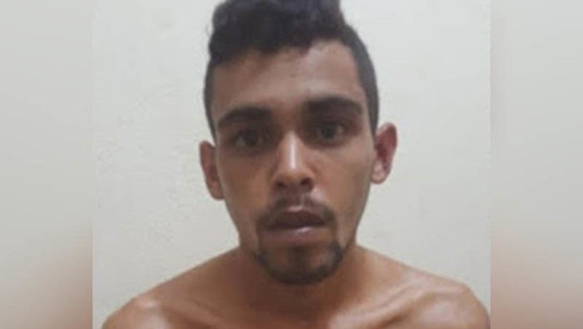 Imagem 1 -  Ex-presidiário baleado na BR 304, em Mossoró, morre no Hospital Tarcísio Maia. Pedro Carlos Lopes de Freitas, de 29 anos, foi vítima de uma tentativa de homicídio por disparos de arma de fogo, próximo ao conjunto Redenção, na noite desta quinta-feira (10). Ele foi socorrido para a unidade hospitalar, onde ficou internado até o final da manhã desta sexta-feira (11), quando entrou em óbito. Segundo informações da PM, os suspeitos de atirarem contra a vítima estavam em um veículo de cor escura e fugiram logo após o crime. O caso agora será investigado pela Delegacia de Homicídios de Mossoró.