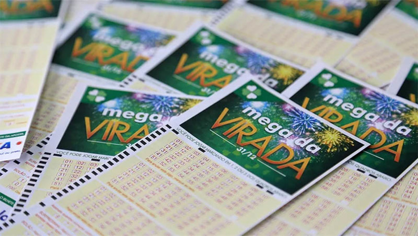 Imagem 1 - Apostas para a Mega da Virada começam nesta quarta (16); prêmio é estimado em R$ 450 milhões. O prêmio do concurso especial de número 2.550 é o maior da história das Loterias CAIXA. O sorteio será realizado no dia 31 de dezembro. Como nos demais concursos especiais das Loterias CAIXA, o prêmio principal da Mega da Virada não acumula. Se não houver ganhadores na faixa principal, com acerto de 6 números, o prêmio será dividido entre os acertadores da 2ª faixa (com o acerto de 5 números) e assim por diante. O valor da aposta simples, com 6 números, custa R$ 4,50. Imagem 1 - Apostas para a Mega da Virada começam nesta quarta (16); prêmio é estimado em R$ 450 milhões. O prêmio do concurso especial de número 2.550 é o maior da história das Loterias CAIXA. O sorteio será realizado no dia 31 de dezembro. Como nos demais concursos especiais das Loterias CAIXA, o prêmio principal da Mega da Virada não acumula. Se não houver ganhadores na faixa principal, com acerto de 6 números, o prêmio será dividido entre os acertadores da 2ª faixa (com o acerto de 5 números) e assim por diante. O valor da aposta simples, com 6 números, custa R$ 4,50.