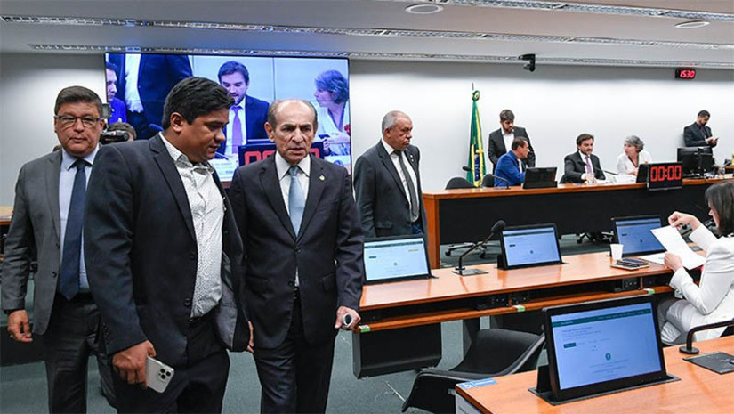 Imagem 1 -  Orçamento para 2023 já recebeu propostas de emendas de despesas que somam R$ 234,3 bilhões. É o que aponta um informativo conjunto elaborado pelas Consultorias de Orçamento do Senado e da Câmara dos Deputados. O prazo para apresentação de emendas à proposta orçamentária para 2023 terminou na última segunda-feira (14). As sugestões de despesa serão analisadas agora pela Comissão Mista de Orçamento (CMO). O relator-geral do PLN 32/2022, senador Marcelo Castro (MDB-PI), deve apresentar um relatório preliminar na sexta-feira (18).