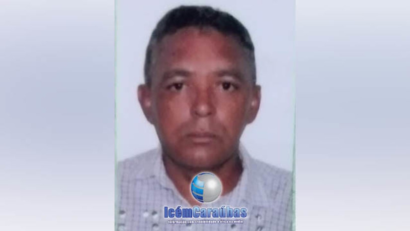 Imagem 1 - Mototaxista é assassinado a tiros enquanto dormia em uma rede, no município de Caraúbas. A vítima foi identificada como Francisco Eudes Figueiredo, de 46 anos. Ele estava em sua residência, localizada no bairro Leandro Bezerra, quando foi surpreendido pelos criminosos. Possivelmente, a vítima estava com a porta da residência aberta ou apenas encostada, pois a perícia não encontrou marcas de arrombamento. O corpo de Francisco Eudes foi removido para a sede do Instituto Técnico-Científico de Perícia (ITEP), em Mossoró. As investigações ficarão a cargo do Delegado Paulo Nilo, que responde pela delegacia de Caraúbas. Imagem 1 - Mototaxista é assassinado a tiros enquanto dormia em uma rede, no município de Caraúbas. A vítima foi identificada como Francisco Eudes Figueiredo, de 46 anos. Ele estava em sua residência, localizada no bairro Leandro Bezerra, quando foi surpreendido pelos criminosos. Possivelmente, a vítima estava com a porta da residência aberta ou apenas encostada, pois a perícia não encontrou marcas de arrombamento. O corpo de Francisco Eudes foi removido para a sede do Instituto Técnico-Científico de Perícia (ITEP), em Mossoró. As investigações ficarão a cargo do Delegado Paulo Nilo, que responde pela delegacia de Caraúbas.
