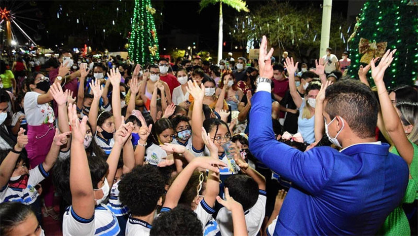 Imagem 1 - “Estação Natal” de Mossoró será lançada no dia 1º de dezembro, na Estação das Artes. O anúncio foi feito pelo Prefeito Allyson Bezerra, nesta terça-feira (22). O evento dará início aos festejos natalinos no município. A programação contará com o acendimento das luzes e inauguração da decoração, que este ano será focada, principalmente, na Estação das Artes, com Casa do Papai Noel, Fábrica de Brinquedos, Túnel Iluminado e Árvore de Natal. Imagem 1 - “Estação Natal” de Mossoró será lançada no dia 1º de dezembro, na Estação das Artes. O anúncio foi feito pelo Prefeito Allyson Bezerra, nesta terça-feira (22). O evento dará início aos festejos natalinos no município. A programação contará com o acendimento das luzes e inauguração da decoração, que este ano será focada, principalmente, na Estação das Artes, com Casa do Papai Noel, Fábrica de Brinquedos, Túnel Iluminado e Árvore de Natal.