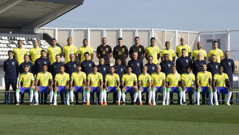 Imagem 1 - Brasil estreia na copa nesta quinta contra a Sérvia; também jogam hoje Portugal e Uruguai. O dia começou com o jogo de abertura do Grupo G, entre Suíça e Camarões, às 7h (horário de Brasília), no Estádio Al Janoub. Os rivais do Brasil na fase de grupos fizeram jogo morno, movimentado apenas pelo gol de Embolo, que definiu o placar de 1 a 0. O Uruguai encara a Coreia do Sul em jogo iniciado às 10h e Portugal enfrenta Gana às 13h, ambas as partidas pelo Grupo H. Já às 16h, em busca do hexacampeonato, a Seleção Brasileira encara a Sérvia, no Estádio Lusail. A equipe que entrará em campo ainda é mistério, mas o técnico Tite dá indícios que optará por uma formação mais ofensiva. Imagem 1 - Brasil estreia na copa nesta quinta contra a Sérvia; também jogam hoje Portugal e Uruguai. O dia começou com o jogo de abertura do Grupo G, entre Suíça e Camarões, às 7h (horário de Brasília), no Estádio Al Janoub. Os rivais do Brasil na fase de grupos fizeram jogo morno, movimentado apenas pelo gol de Embolo, que definiu o placar de 1 a 0. O Uruguai encara a Coreia do Sul em jogo iniciado às 10h e Portugal enfrenta Gana às 13h, ambas as partidas pelo Grupo H. Já às 16h, em busca do hexacampeonato, a Seleção Brasileira encara a Sérvia, no Estádio Lusail. A equipe que entrará em campo ainda é mistério, mas o técnico Tite dá indícios que optará por uma formação mais ofensiva.