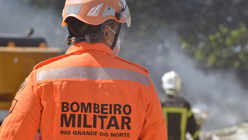 Imagem 1 - Inscrições para o concurso do Corpo de Bombeiros Militar do RN vão até 30 de novembro . Serão 102 vagas para o cargo de soldado e duas vagas para o quadro de Oficial da Saúde, sendo especificamente para médicos, das especialidades de psiquiatria e cardiologia. As provas objetivas e dissertativas serão realizadas no dia 8 de janeiro de 2023. As inscrições iniciaram no dia 31 de outubro e se encerram às 23h59 desta quarta-feira (30). Os contratados para o cargo de Soldado são remunerados com o valor de R$ 3.929,01. Os futuros nomeados ainda possuem assistência clínica médica e odontológica. Já a remuneração para o cargo de Oficial é no valor de R$ 10.804,77. Imagem 1 - Inscrições para o concurso do Corpo de Bombeiros Militar do RN vão até 30 de novembro . Serão 102 vagas para o cargo de soldado e duas vagas para o quadro de Oficial da Saúde, sendo especificamente para médicos, das especialidades de psiquiatria e cardiologia. As provas objetivas e dissertativas serão realizadas no dia 8 de janeiro de 2023. As inscrições iniciaram no dia 31 de outubro e se encerram às 23h59 desta quarta-feira (30). Os contratados para o cargo de Soldado são remunerados com o valor de R$ 3.929,01. Os futuros nomeados ainda possuem assistência clínica médica e odontológica. Já a remuneração para o cargo de Oficial é no valor de R$ 10.804,77.
