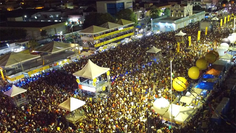 Imagem 1 - Projeto que torna o MCJ como patrimônio imaterial do RN é aprovado na Assembleia Legislativa. O projeto de lei é da deputada estadual Cristiane Dantas (SDD) que ressalta a importância do evento enquanto propagador da cultura do Rio Grande do Norte. O "Pingo da Mei Dia", o maior bloco junino do Brasil, que abre os festejos de São João em Mossoró; e o espetáculo teatral "Chuva de Bala no País de Mossoró", que retrata a história da invasão do bando de Lampião ao município, em 1927, também estão incluídos. Imagem 1 - Projeto que torna o MCJ como patrimônio imaterial do RN é aprovado na Assembleia Legislativa. O projeto de lei é da deputada estadual Cristiane Dantas (SDD) que ressalta a importância do evento enquanto propagador da cultura do Rio Grande do Norte. O "Pingo da Mei Dia", o maior bloco junino do Brasil, que abre os festejos de São João em Mossoró; e o espetáculo teatral "Chuva de Bala no País de Mossoró", que retrata a história da invasão do bando de Lampião ao município, em 1927, também estão incluídos.