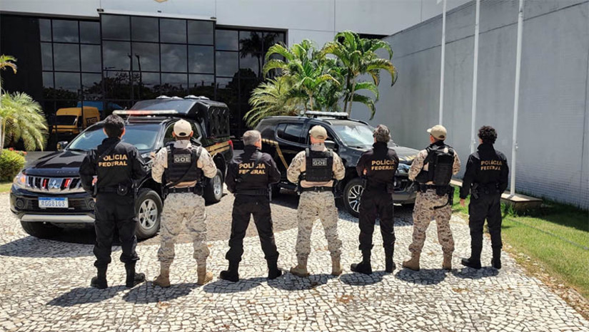 Imagem 1 - PF e SEAP deflagram operação e cumprem mandados de prisão em presídios do RN. Estão sendo cumpridos simultaneamente, em 18 unidades prisionais do Rio Grande do Norte, 248 mandados de prisão constantes no Banco Nacional de Mandados de Prisão (BNMP), cujo sistema é administrado pelo Conselho Nacional de Justiça (CNJ). O objetivo da “Operação Fechamento” é evitar que indivíduos que já se encontram presos, venham a ganhar eventual liberdade, embora sejam acusados de terem cometido outros tipos de crimes. Imagem 1 - PF e SEAP deflagram operação e cumprem mandados de prisão em presídios do RN. Estão sendo cumpridos simultaneamente, em 18 unidades prisionais do Rio Grande do Norte, 248 mandados de prisão constantes no Banco Nacional de Mandados de Prisão (BNMP), cujo sistema é administrado pelo Conselho Nacional de Justiça (CNJ). O objetivo da “Operação Fechamento” é evitar que indivíduos que já se encontram presos, venham a ganhar eventual liberdade, embora sejam acusados de terem cometido outros tipos de crimes.