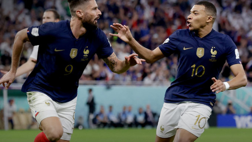 Imagem 1 - Neste sábado, 3, as seleções da Holanda e da Argentina venceram seus adversários, respectivamente as equipes dos Estados Unidos e Austrália, e na próxima sexta-feira, dia 9, vão se enfrentar pelas quartas de final. Nesta segunda-feira, 5, será a vez de equipe do Japão, considerada a grande surpresa da Copa do Qatar, enfrentar a Croácia, a partir do meio dia. O vencedor vai encarar o Brasil ou Coreia do Sul, que entram em campo a partir das 16 horas desta segunda-feira, 5. Imagem 1 - Neste sábado, 3, as seleções da Holanda e da Argentina venceram seus adversários, respectivamente as equipes dos Estados Unidos e Austrália, e na próxima sexta-feira, dia 9, vão se enfrentar pelas quartas de final. Nesta segunda-feira, 5, será a vez de equipe do Japão, considerada a grande surpresa da Copa do Qatar, enfrentar a Croácia, a partir do meio dia. O vencedor vai encarar o Brasil ou Coreia do Sul, que entram em campo a partir das 16 horas desta segunda-feira, 5.