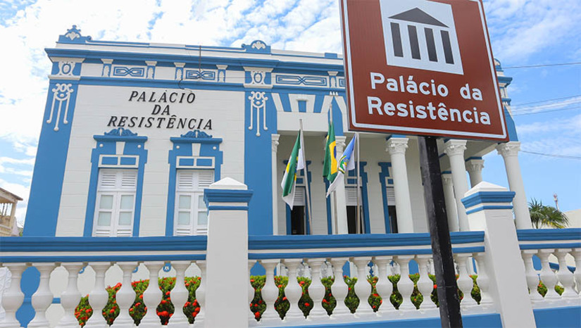Imagem 1 - Programa de investimentos no município de Mossoró será lançado na quarta-feira, 7. O Programa Estratégico de Metas e Investimentos será apresentado pelo Prefeito Allyson Bezerra e equipe de secretários inteiramente ligados à formulação do plano, que vai trazer uma série de ações em áreas importantes como meio ambiente, saúde, educação, emprego e renda, pavimentação, acessibilidade, causa animal, mobilidade urbana, eficiência energética, construção e reforma de prédios, além de infraestrutura hídrica, especialmente, para a zona rural do município. O lançamento acontecerá a partir das 14h, no Teatro Municipal Dix-huit Rosado. Toda a população está convidada. Imagem 1 - Programa de investimentos no município de Mossoró será lançado na quarta-feira, 7. O Programa Estratégico de Metas e Investimentos será apresentado pelo Prefeito Allyson Bezerra e equipe de secretários inteiramente ligados à formulação do plano, que vai trazer uma série de ações em áreas importantes como meio ambiente, saúde, educação, emprego e renda, pavimentação, acessibilidade, causa animal, mobilidade urbana, eficiência energética, construção e reforma de prédios, além de infraestrutura hídrica, especialmente, para a zona rural do município. O lançamento acontecerá a partir das 14h, no Teatro Municipal Dix-huit Rosado. Toda a população está convidada.