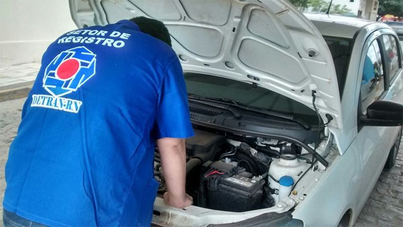Imagem 1 -  Transferência de veículos de outros estados deve ser feita até dia 27 no Detran/RN. Segundo o órgão, a partir do dia 28 o sistema será bloqueado para esse tipo de serviço e somente voltará a funcionar na sua normalidade no primeiro dia útil de janeiro de 2023. A medida preventiva implantada pelo Detran/RN e por outros órgãos estaduais de trânsito do país segue no sentido de evitar percalços já que muitas instituições de trânsito do Brasil costumam entrar em recesso nesta época do ano, impossibilitando o acesso remoto a suas bases de dados, o que interrompe a continuidade do processo de transferência, impossibilitando a conclusão do mesmo dentro do ano em vigor.