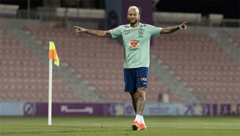 Imagem 1 - O lateral esquerdo Alex Sandro se machucou e não conseguiu se recuperar a tempo para enfrentar a Croácia, em jogo valendo pelas quartas de final da Copa do Mundo 2022m que terá início ao meio dia desta sexta-feira, no estádio Cidade da Educação, em Doha, no Catar Imagem 1 - O lateral esquerdo Alex Sandro se machucou e não conseguiu se recuperar a tempo para enfrentar a Croácia, em jogo valendo pelas quartas de final da Copa do Mundo 2022m que terá início ao meio dia desta sexta-feira, no estádio Cidade da Educação, em Doha, no Catar