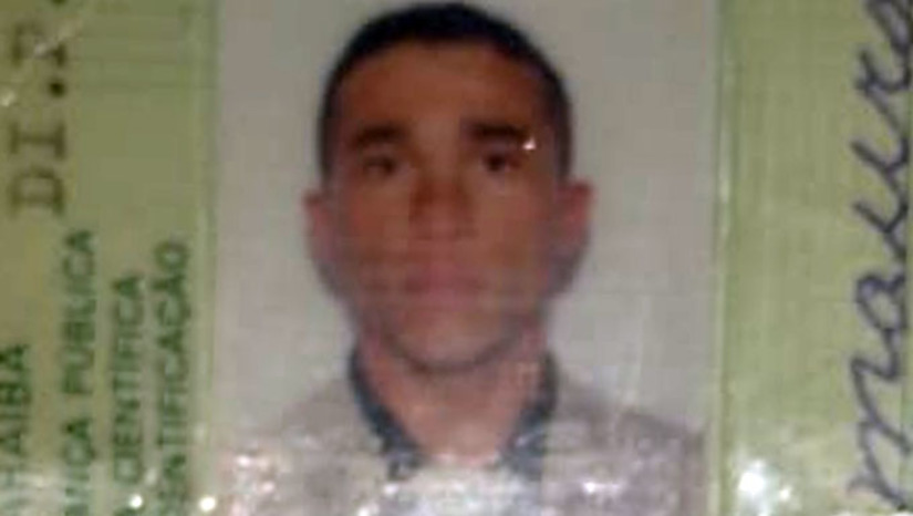 Imagem 1 - Manoel Mourato, de 44 anos, residente no Sitio Conceição, em Catolé do Rocha, havia chegado na sexta-feira, dia 9, e terminou sendo morto durante a madrugada deste sábado, dentro da casa da namorada, no conjunto Aroldo Maia, em Caraúbas. O caso será investigado pela Polícia Civil. Imagem 1 - Manoel Mourato, de 44 anos, residente no Sitio Conceição, em Catolé do Rocha, havia chegado na sexta-feira, dia 9, e terminou sendo morto durante a madrugada deste sábado, dentro da casa da namorada, no conjunto Aroldo Maia, em Caraúbas. O caso será investigado pela Polícia Civil.