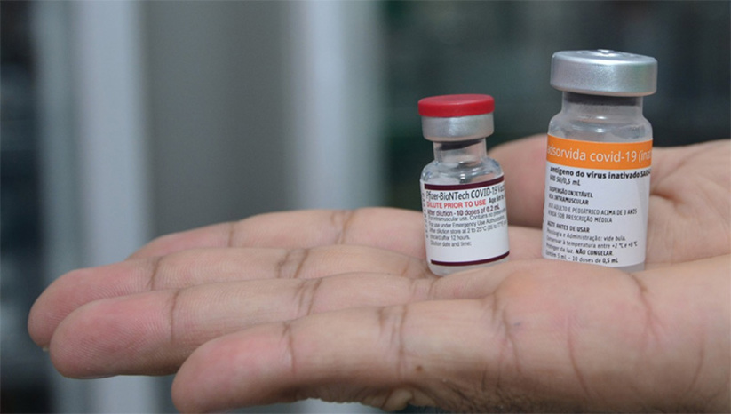 Imagem 1 -  Veja onde estão disponíveis a D2 da Pfizer Baby e Coronavac infantil em Mossoró. Foram escolhidas cinco Unidades Básicas de Saúde (UBSs) para a aplicação destes referidos imunizantes em cada dia da semana. A medida já estará em vigor nesta sexta-feira (16). Etevaldo Lima, coordenador de imunizações, salienta que essas doses vieram exclusivamente para a segunda dose. Ele explica que caso as crianças agendadas no cartão de vacina, para o dia previsto, não comparecerem, as doses remanescentes serão utilizadas como primeira dose para outra criança, evitando o desperdício. As doses seguintes (segunda e terceira) serão contempladas a medida que o Ministério da Saúde for enviando mais doses ao município.