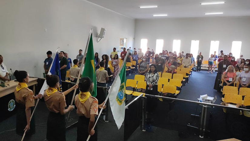 Imagem 1 - O momento foi realizado para obter a opinião da população sobre os servidores de abastecimento de água, esgotamento sanitário, drenagem das águas de chuva e coleta de lixo na cidade, contribuindo para a conclusão do Plano Municipal de Saneamento Básico (PMSB). Imagem 1 - O momento foi realizado para obter a opinião da população sobre os servidores de abastecimento de água, esgotamento sanitário, drenagem das águas de chuva e coleta de lixo na cidade, contribuindo para a conclusão do Plano Municipal de Saneamento Básico (PMSB).
