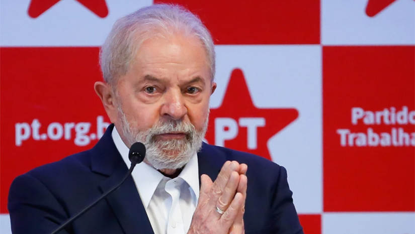 Imagem 1 -  Lula volta a Brasília para concluir montagem ministerial; anuncio deve ser feito até terça-feira, 27. Lula chega à capital federal nas primeiras horas da tarde e passa o resto do dia em reuniões no hotel em que fica hospedado. Até agora, Lula já anunciou os nomes de 21 de seus ministros. Ainda faltam 16 para completar a equipe. No Rio Grande do Norte, a expectativa é o anuncio oficial do Senado Jean Paul Prates para a presidência da Petrobras. Dea acordo com o presidente eleito, até a próxima terça-feira (27) deve anunciar o restante dos ministros.