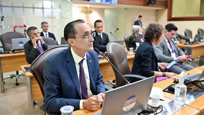 Imagem 1 - Souza se despede da Assembleia prestando contas do trabalho realizado pelo RN. Em retrospectiva, o deputado Manoel Cunha Neto, Souza, de Areia Branca, destaca em suas redes sociais, os principais atos como deputado estadual em benefício do povo do Rio Grande do Norte, em especial os moradores da Costa Branca. O principal destaque, escolhido pelo deputado Souza, em benefício da Costa Branca. Trata-se do projeto Ecosal, que regularizou a produção de sal artesanal em Grossos. Imagem 1 - Souza se despede da Assembleia prestando contas do trabalho realizado pelo RN. Em retrospectiva, o deputado Manoel Cunha Neto, Souza, de Areia Branca, destaca em suas redes sociais, os principais atos como deputado estadual em benefício do povo do Rio Grande do Norte, em especial os moradores da Costa Branca. O principal destaque, escolhido pelo deputado Souza, em benefício da Costa Branca. Trata-se do projeto Ecosal, que regularizou a produção de sal artesanal em Grossos.
