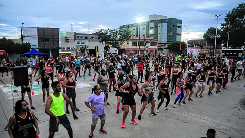 Imagem 1 - Após o recesso de fim de ano, o projeto “Viva Rio Branco” está de volta com suas atividades normais neste domingo (8). Das 16h às 19 horas, ruas em torno da Avenida Rio Branco, no chamado Corredor Cultural, no centro de Mossoró, estarão interditadas para o tráfego de veículos automotores, possibilitando à população realizar atividades físicas com segurança. Imagem 1 - Após o recesso de fim de ano, o projeto “Viva Rio Branco” está de volta com suas atividades normais neste domingo (8). Das 16h às 19 horas, ruas em torno da Avenida Rio Branco, no chamado Corredor Cultural, no centro de Mossoró, estarão interditadas para o tráfego de veículos automotores, possibilitando à população realizar atividades físicas com segurança.