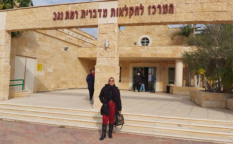 Imagem 1 - A professora/doutora Ludimila Oliveira se animou para concorrer à reeleição após visita técnica as universidades, fazendas experimentais e institutos de pesquisas em Israel, bem como a forma calorosa como foi recebida pela equipe do novo no governo Ministério da Educação esta semana. A reitora já demonstrou que lhe sobra coragem para encarar os problemas de gestão da UFERSA, assim como com professores, técnicos e alunos em qualquer instância, inclusive na Justiça. Imagem 1 - A professora/doutora Ludimila Oliveira se animou para concorrer à reeleição após visita técnica as universidades, fazendas experimentais e institutos de pesquisas em Israel, bem como a forma calorosa como foi recebida pela equipe do novo no governo Ministério da Educação esta semana. A reitora já demonstrou que lhe sobra coragem para encarar os problemas de gestão da UFERSA, assim como com professores, técnicos e alunos em qualquer instância, inclusive na Justiça.