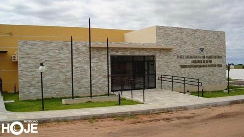 Imagem 1 - TJRN: Comarca de Apodi abre seleção para estágio de pós-graduação em Direito. As inscrições foram abertas nesta segunda (23) e seguem até às 12h da sexta-feira (27), devendo ser realizadas a partir do e-mail direcaoforoapodi@tjrn.jus.br. Estão sendo ofertadas quatro vagas de estágio remunerado e formação de cadastro de reserva até a 15ª colocação. A prova será realizada de forma presencial, em 9 de fevereiro, às 9h, no Fórum Estadual da Comarca de Apodi. Imagem 1 - TJRN: Comarca de Apodi abre seleção para estágio de pós-graduação em Direito. As inscrições foram abertas nesta segunda (23) e seguem até às 12h da sexta-feira (27), devendo ser realizadas a partir do e-mail direcaoforoapodi@tjrn.jus.br. Estão sendo ofertadas quatro vagas de estágio remunerado e formação de cadastro de reserva até a 15ª colocação. A prova será realizada de forma presencial, em 9 de fevereiro, às 9h, no Fórum Estadual da Comarca de Apodi.