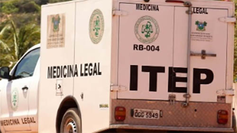 Imagem 1 -  “Vaqueirinho” é assassinado a tiros enquanto andava de moto nas Pedrinhas, em Areia Branca. O crime aconteceu na tarde desta segunda-feira (23). A vítima foi identificada como Carlos Emanoel de Souza Avelino, conhecido como “Vaqueirinho”. De acordo com informações do delegado titular de Areia Branca, Raphael Laboissiere, populares informaram que o homem estava andando de moto na localidade quando foi alvejado. Sabe-se que a vítima era investigada por crimes cometidos na região, mas a motivação do homicídio ainda é desconhecida, e será investigada pela equipe da delegacia local.