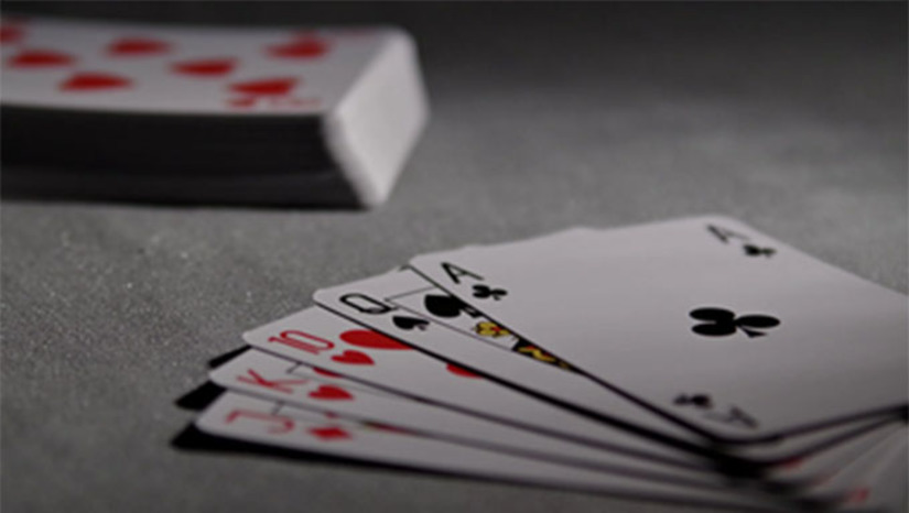 Imagem 1 - Seja você um iniciante ou um jogador experiente, use esta folha de trapaça texas holdem para praticar. Das regras básicas à estratégia de pôquer, o GGPoker, a maior sala de pôquer do mundo, tem você coberto! Imagem 1 - Seja você um iniciante ou um jogador experiente, use esta folha de trapaça texas holdem para praticar. Das regras básicas à estratégia de pôquer, o GGPoker, a maior sala de pôquer do mundo, tem você coberto!