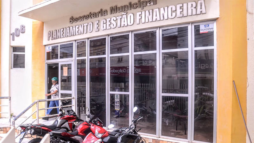 Imagem 1 - Aposentados e pensionistas do município devem realizar prova de vida entre 1º e 15 de fevereiro. A medida é destinada aos aposentados e pensionistas vinculados ao Regime Geral de Previdência Social, capitaneado pelo Instituto Nacional do Seguro Social (INSS), cujos benefícios são complementados pelo Município de Mossoró. Para realizar a prova de vida, os beneficiários deverão comparecer à sede da Secretaria Municipal de Administração (Semad), entre os dias 1º a 15 de fevereiro de 2023, pessoalmente ou por meio de representante legalmente constituído. A Semad está localizada na Rua Idalino de Oliveira, nº 106, no centro da cidade. Imagem 1 - Aposentados e pensionistas do município devem realizar prova de vida entre 1º e 15 de fevereiro. A medida é destinada aos aposentados e pensionistas vinculados ao Regime Geral de Previdência Social, capitaneado pelo Instituto Nacional do Seguro Social (INSS), cujos benefícios são complementados pelo Município de Mossoró. Para realizar a prova de vida, os beneficiários deverão comparecer à sede da Secretaria Municipal de Administração (Semad), entre os dias 1º a 15 de fevereiro de 2023, pessoalmente ou por meio de representante legalmente constituído. A Semad está localizada na Rua Idalino de Oliveira, nº 106, no centro da cidade.