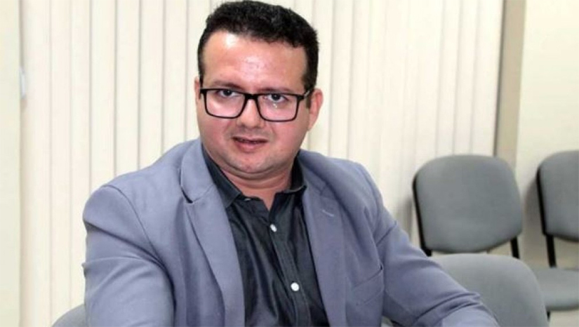 Imagem 1 - Por 8 votos a 1, Câmara dos Vereadores cassa mandato do prefeito de Porto do Mangue. Sael foi afastado da chefia do Executivo municipal em junho de 2021, há mais de um ano, após a Operação Terceiro Mandamento, deflagrada pelo Ministério Público do RN, que apurava fraudes em contratos da prefeitura. Assumiu novamente em 11 de outubro de 2022, após nova decisão judicia. Na sessão desta quinta-feira (26), por oito votos a um, a Câmara dos Vereadores de Porto do Mangue cassou na o mandato do prefeito Sael Melo (MDB). O vice prefeito Francisco Antônio Faustino (PROS), já foi empossado e permanece no cargo até o final do mandato. Imagem 1 - Por 8 votos a 1, Câmara dos Vereadores cassa mandato do prefeito de Porto do Mangue. Sael foi afastado da chefia do Executivo municipal em junho de 2021, há mais de um ano, após a Operação Terceiro Mandamento, deflagrada pelo Ministério Público do RN, que apurava fraudes em contratos da prefeitura. Assumiu novamente em 11 de outubro de 2022, após nova decisão judicia. Na sessão desta quinta-feira (26), por oito votos a um, a Câmara dos Vereadores de Porto do Mangue cassou na o mandato do prefeito Sael Melo (MDB). O vice prefeito Francisco Antônio Faustino (PROS), já foi empossado e permanece no cargo até o final do mandato.