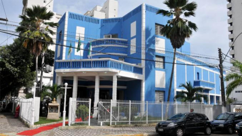 Imagem 1 - Câmara Municipal de Natal deve abrir concursos com 57 vagas em 2023. O contrato para realização do primeiro processo, que terá 47 vagas de nível médio e superior, foi assinado com a Fundação de Apoio à Educação e ao Desenvolvimento Tecnológico do Rio Grande do Norte (Funcern) na última sexta-feira (27). Segundo a diretoria da Casa Legislativa, também há previsão de outro concurso em 2023 - o da guarda legislativa, com 10 vagas, que deve ser realizado em seguida. Este ainda não tem banca contratada. Imagem 1 - Câmara Municipal de Natal deve abrir concursos com 57 vagas em 2023. O contrato para realização do primeiro processo, que terá 47 vagas de nível médio e superior, foi assinado com a Fundação de Apoio à Educação e ao Desenvolvimento Tecnológico do Rio Grande do Norte (Funcern) na última sexta-feira (27). Segundo a diretoria da Casa Legislativa, também há previsão de outro concurso em 2023 - o da guarda legislativa, com 10 vagas, que deve ser realizado em seguida. Este ainda não tem banca contratada.