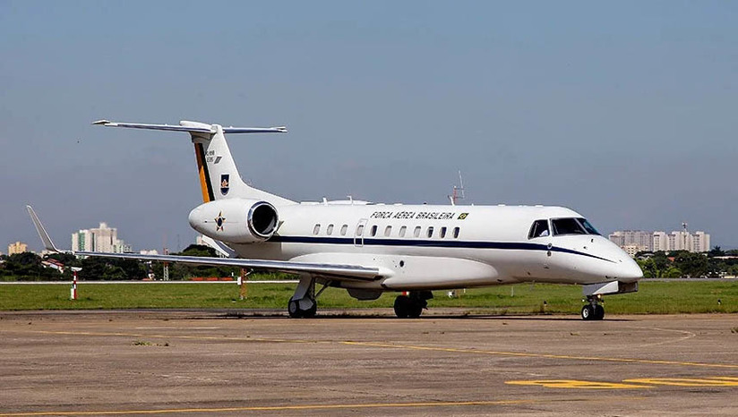 Imagem 1 -  [COLUNA ESPLANADA] Oficiais da Força Aérea Brasileira estão preocupados com o aumento de ministros na Esplanada de 23 para 37. É que essa turma vai alegar motivos de Segurança, pelas regras do Governo, para demandar jatinhos em viagens pessoais. A FAB pode ser obrigada a redirecionar aviões que transportam órgãos de doadores para atender as excelências. Margareth Menezes (Salvador); Fernando Haddad (São Paulo); Jader Filho (Belém); Nísia Trindade (Rio de Janeiro); e Flávio Dino (São Luís) já usaram jatinho da FAB para ir para casa em fins de semana, com apenas duas semanas de Governo.