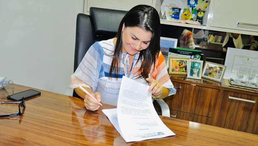Imagem 1 - Inicialmente serão construídas cinquenta casas e depois serão erguidas outras de acordo com a demanda que for surgindo. A Prefeita Lidiane Marques enviou o projeto de lei à Câmara Municipal neste dia 1 de fevereiro de 2022 e acredita que será um dos marcos de sua gestão no município de Tibau, que tem cerca de 5 mil habitantes e fica distante 40 km de Mossoró Imagem 1 - Inicialmente serão construídas cinquenta casas e depois serão erguidas outras de acordo com a demanda que for surgindo. A Prefeita Lidiane Marques enviou o projeto de lei à Câmara Municipal neste dia 1 de fevereiro de 2022 e acredita que será um dos marcos de sua gestão no município de Tibau, que tem cerca de 5 mil habitantes e fica distante 40 km de Mossoró