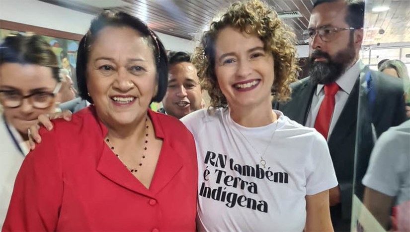 Imagem 1 - Isolda destaca luta pela duplicação da BR 304 na mensagem da governadora Fátima. “Quem vive no Rio Grande do Norte já precisou da BR 304. Todo o povo sabe da importância que é a duplicação desta BR para a economia, turismo e principalmente segurança melhor condição de vida do povo Potiguar. Estaremos ao lado da governadora e junto ao presidente Lula para que o sonho da duplicação da 304 se torne realidade”, disse a parlamentar, após a leitura da mensagem anual, realizada pela governadora Fátima Bezerra, nesta quinta (2), abrindo os trabalhos da Assembleia Legislativa do RN. Imagem 1 - Isolda destaca luta pela duplicação da BR 304 na mensagem da governadora Fátima. “Quem vive no Rio Grande do Norte já precisou da BR 304. Todo o povo sabe da importância que é a duplicação desta BR para a economia, turismo e principalmente segurança melhor condição de vida do povo Potiguar. Estaremos ao lado da governadora e junto ao presidente Lula para que o sonho da duplicação da 304 se torne realidade”, disse a parlamentar, após a leitura da mensagem anual, realizada pela governadora Fátima Bezerra, nesta quinta (2), abrindo os trabalhos da Assembleia Legislativa do RN.