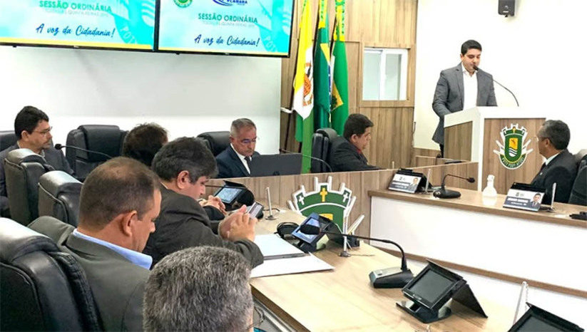 Imagem 1 - Prefeito de Apodi presta contas de 2022 na abertura dos trabalhos do legislativo 2023. Alan Silveira lembrou dos investimentos em abastecimento na zona rural, com a perfusão de vários poços, assim como a restauração dos acessos às comunidades, que são mais de 200 em Apodi. Nesta quarta-feira, 1, acompanhado com vereadores, visitou as obras da Escola 12 de Outubro. Imagem 1 - Prefeito de Apodi presta contas de 2022 na abertura dos trabalhos do legislativo 2023. Alan Silveira lembrou dos investimentos em abastecimento na zona rural, com a perfusão de vários poços, assim como a restauração dos acessos às comunidades, que são mais de 200 em Apodi. Nesta quarta-feira, 1, acompanhado com vereadores, visitou as obras da Escola 12 de Outubro.