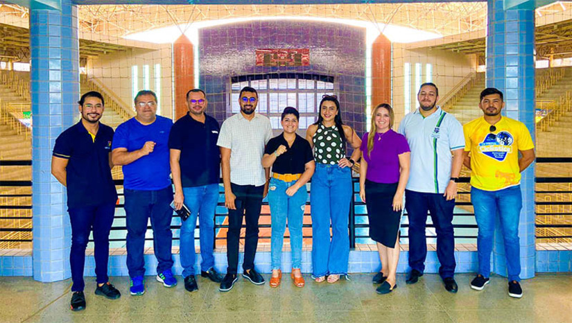Imagem 1 - Renovação da parceria garante a participação de universidades no projeto “Viva Rio Branco”. A reunião que selou a renovação do vínculo aconteceu na sede da Secretaria Municipal de Esporte e Juventude (Semej), entre a titular da pasta, Larissa Maciel, e representantes das instituições parceiras, no caso a Universidade do Estado do Rio Grande do Norte (UERN), Uninassau, Facene, UnP e Católica do RN. No encontro foram tratados assuntos relacionados às atividades do calendário anual de esportes do município, no tocante as ações dos parceiros, em especial o projeto, que acontece aos domingos, no Corredor Cultural. Imagem 1 - Renovação da parceria garante a participação de universidades no projeto “Viva Rio Branco”. A reunião que selou a renovação do vínculo aconteceu na sede da Secretaria Municipal de Esporte e Juventude (Semej), entre a titular da pasta, Larissa Maciel, e representantes das instituições parceiras, no caso a Universidade do Estado do Rio Grande do Norte (UERN), Uninassau, Facene, UnP e Católica do RN. No encontro foram tratados assuntos relacionados às atividades do calendário anual de esportes do município, no tocante as ações dos parceiros, em especial o projeto, que acontece aos domingos, no Corredor Cultural.